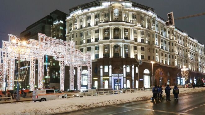 شهرداری مسکو در خیابانهایش برف مصنوعی ریخت