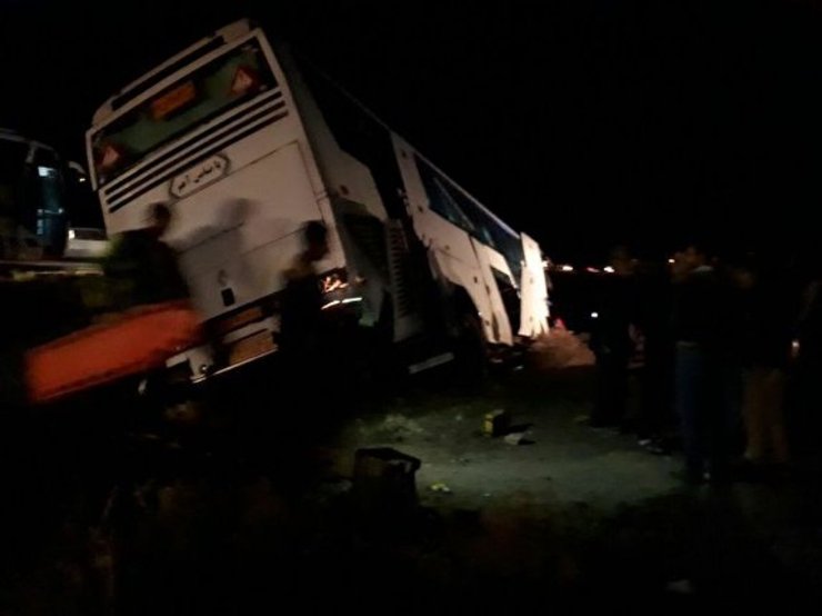 ۷ کشته براثر واژگونی اتوبوس مشهد ـ بندرعباس در کرمان