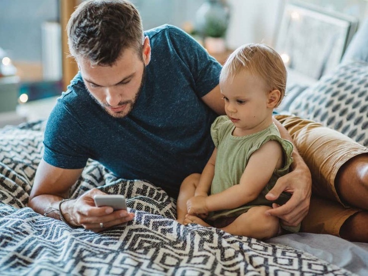 آیا تلفن‌های همراه بر روابط والدین با فرزندان‌شان تأثیر می‌گذارد؟