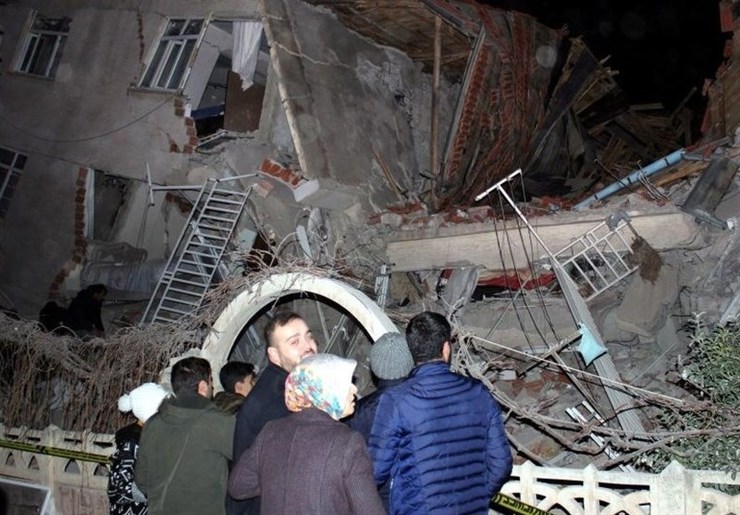 زلزله ۶.۸ ریشتری ترکیه، ۱۸ کشته و ۵۵۰ زخمی+ فیلم