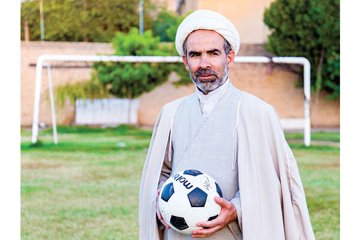 هم روحانی، هم فوتبالی