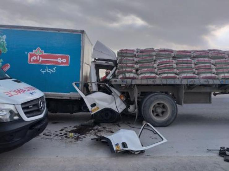 نجات معجزه آسای راننده کامیون در سانحه رانندگی  اتوبان کمربند سبز مشهد