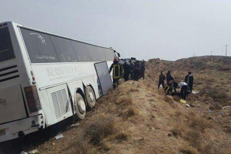 واژگونی اتوبوس مشهد-تهران در گردنه آهوان سمنان