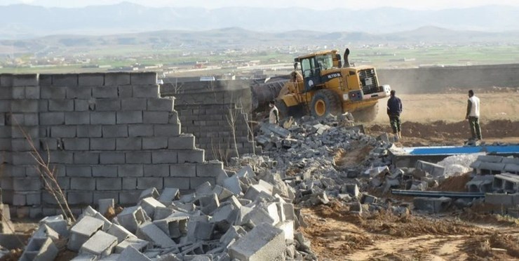 تخریب ساخت‌وسازهای غیرمجاز در روستای زاک مشهد