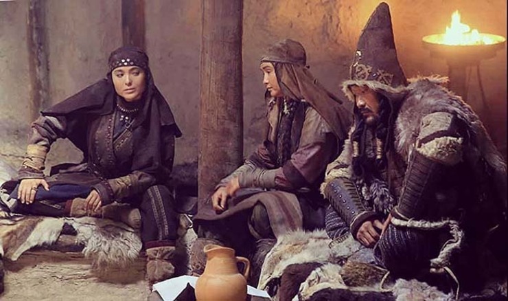 بازیگر قزاق فیلم جعلی «تومیریس» پس از اعتراض کاربران ایرانی، ناچار به عذرخواهی شد