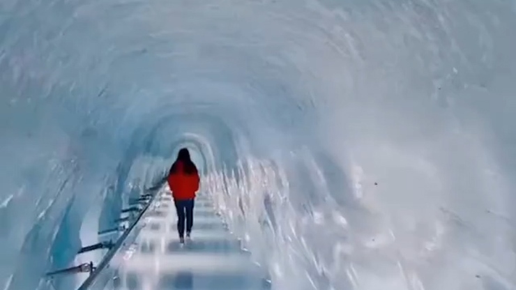 تونل یخی فوق العاده زیبا + فیلم