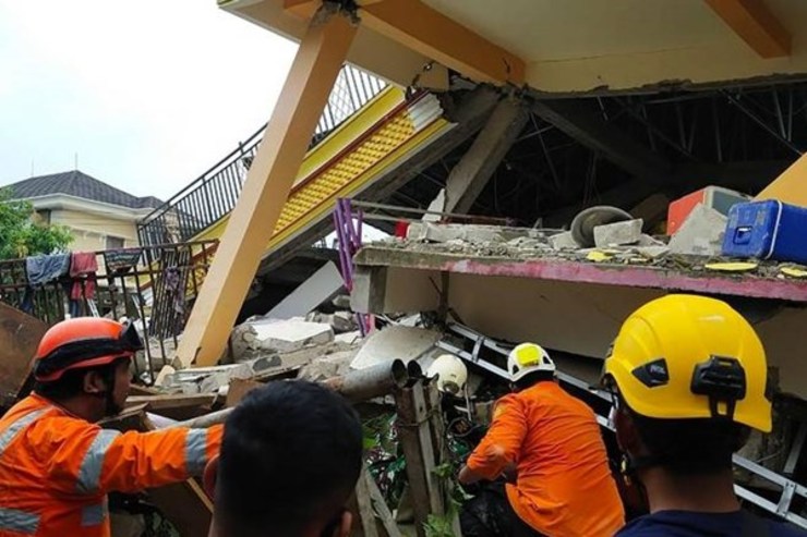 وقوع زلزله مرگبار در اندونزی و هشدار سونامی