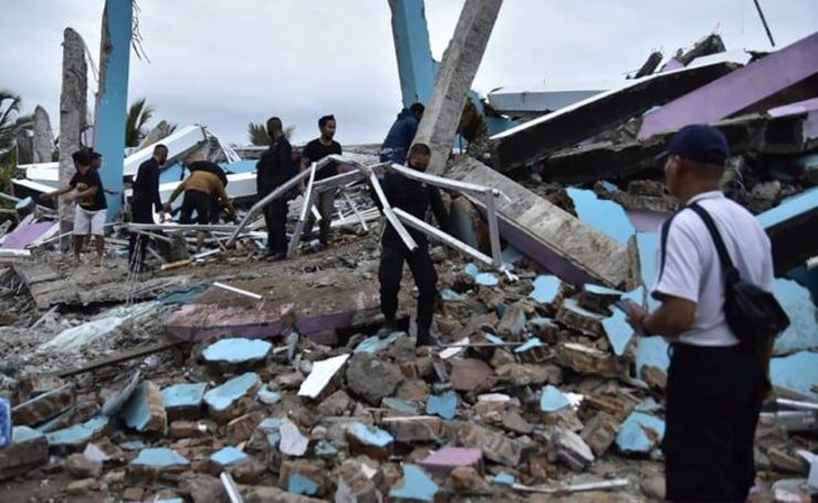 شمار کشته‌های زلزله اندونزی به ۳۴ نفر رسید