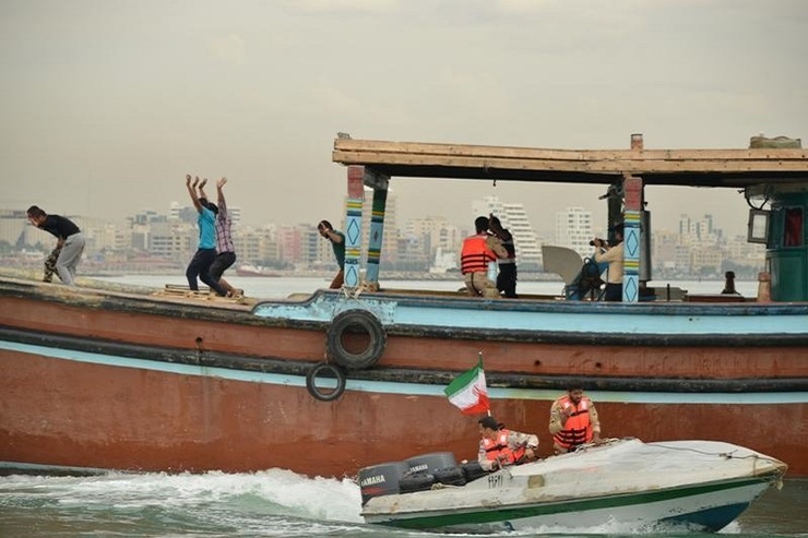 توقیف ۲ شناور تجاری با ۱۴ میلیارد ریال کالای قاچاق | دستگیری ۱۲ نفر