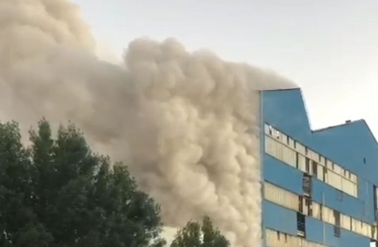 آتش سوزی مهیب در کارخانه نیشکر هفت تپه + فیلم