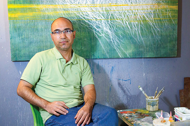 گفتگو با سید طاهر موسوی، نقاش و هنرمند مشهدی | قصه‌های دیو و پری روی بوم