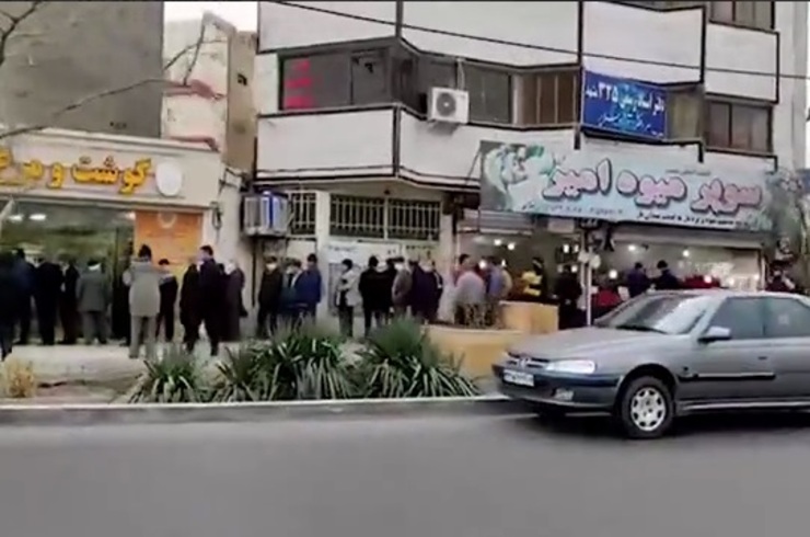 ویدئو | صف خرید مرغ در مشهد!