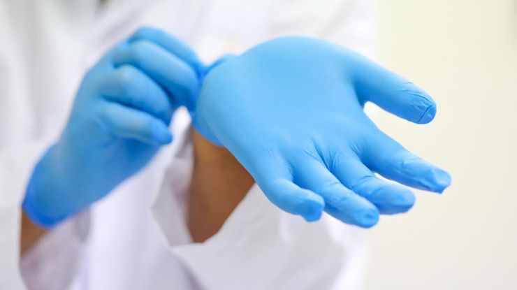 پوشیدن دستکش باعث پخش شدن کروناویروس می‌شود