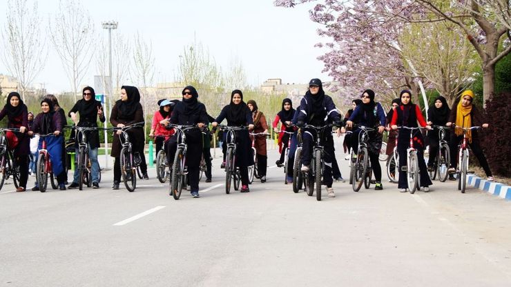 تصمیم‌گیری درباره دوچرخه‌سواری بانوان در دانشگاه فردوسی برعهده شورای فرهنگی این دانشگاه است