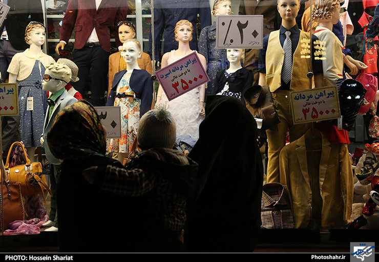 افزایش زیرپوستی قیمت پوشاک در مشهد/ سردرگمی مشتریان از تخفیف‌های ۵۰ تا ۷۰ درصدی پوشاک