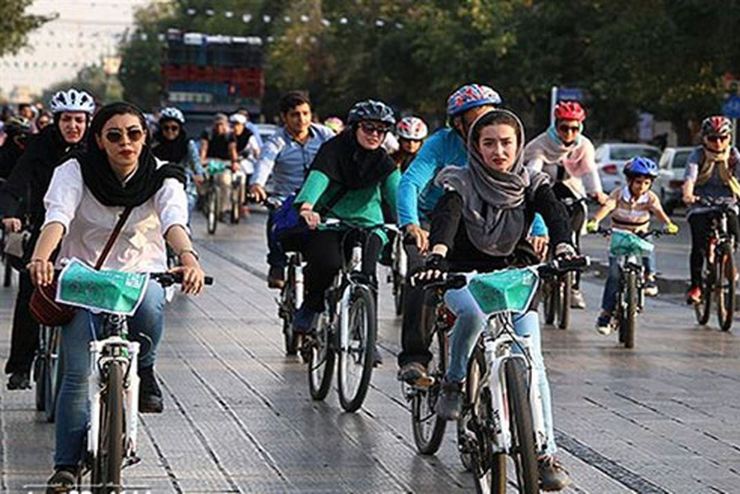 فتاحی: دوچرخه‌سواری بانوان در محل‌های مشخص شده ایرادی ندارد
