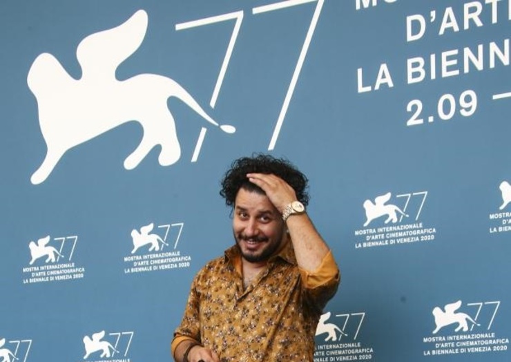 ظاهر متفاوت جواد عزتی در جشنواره ونیز ۲۰۲۰