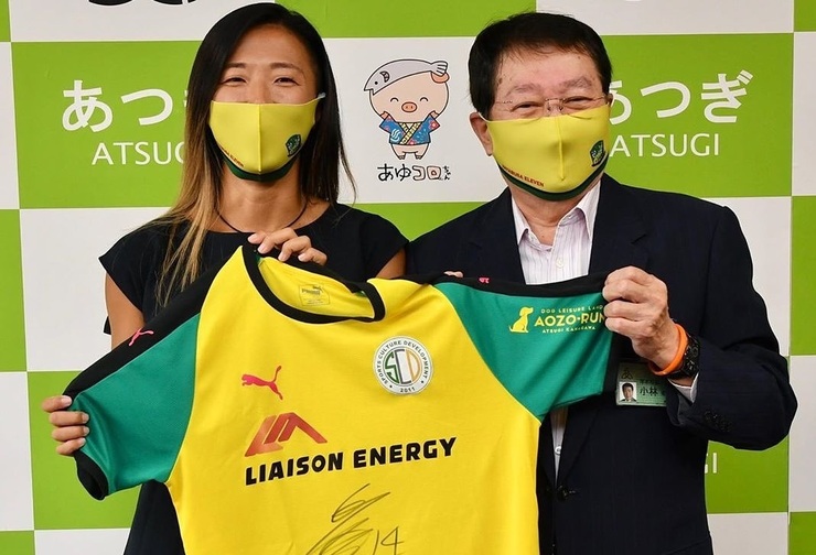 اتفاق عجیب در ژاپن| یک زن در تیم فوتبال آقایان!