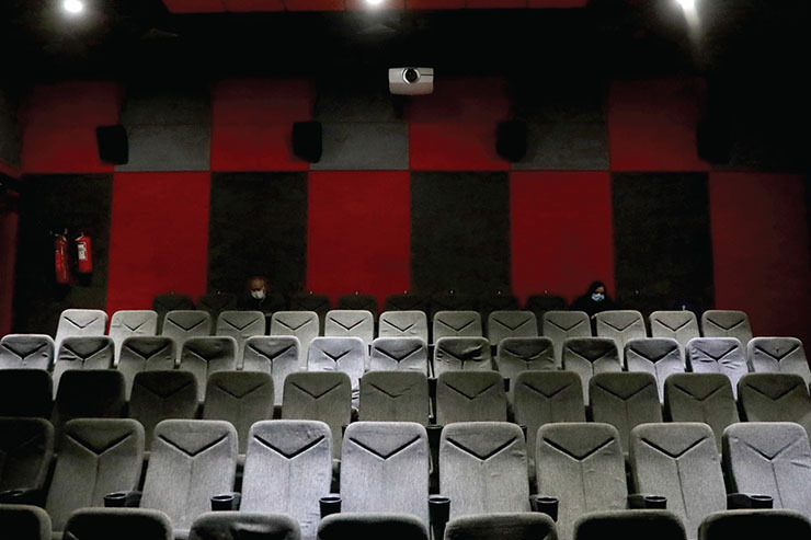 گفت‌وگو با سینماداران مشهدی درباره وضعیت سینماهایشان | سینما و سالن‌های خاموش