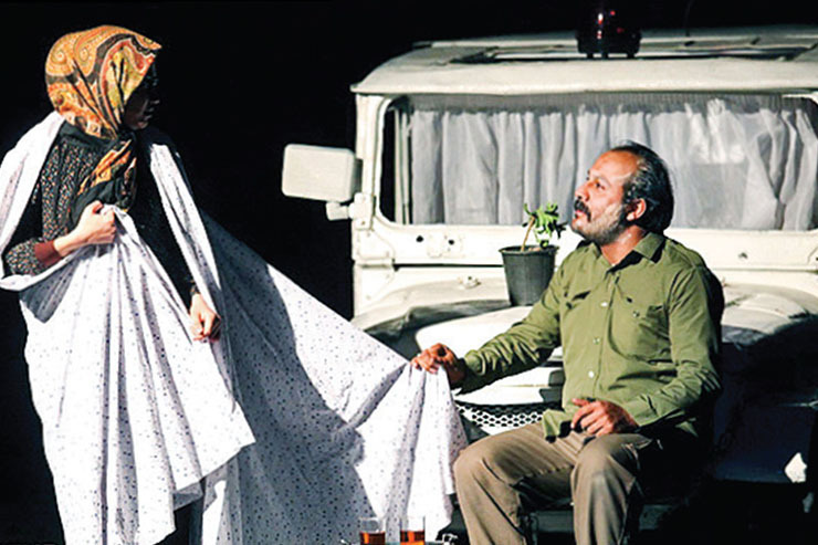 عباس‌ جانفدا، کارگردان تئاتر، از مشکلات تولید آثاری با محوریت مقاومت می‌گوید