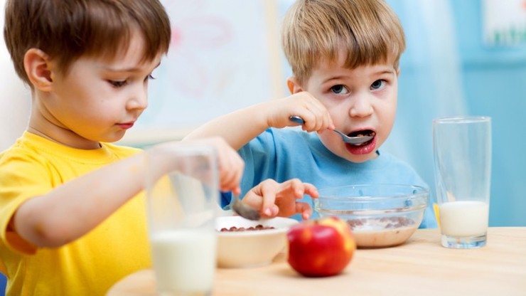 لیستی از سالم‌ترین موادغذایی برای صبحانه کودکان