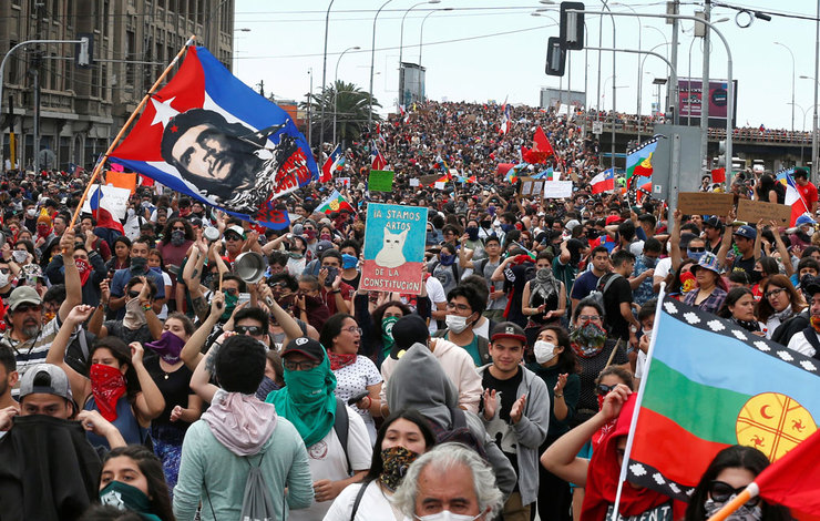 قانون اساسی شیلی تغییر می‌کند | پایکوبی مردم روی بقایای نظام دیکتاتوری ژنرال پینوشه
