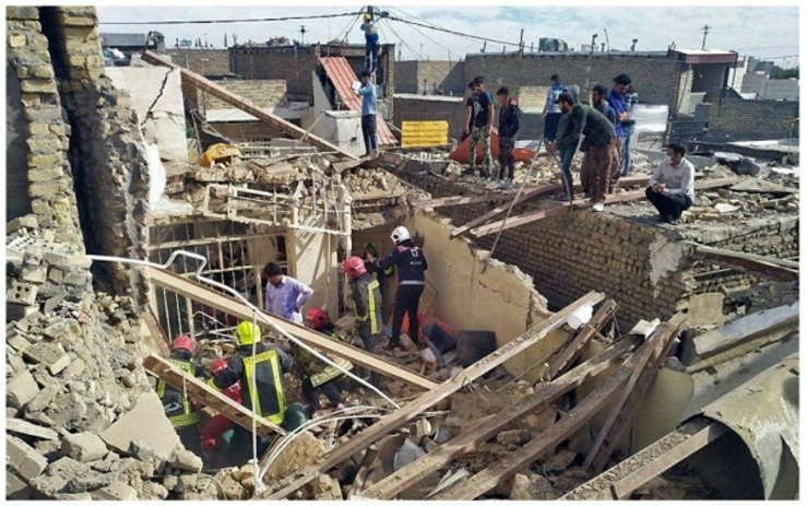 ریزش کامل ساختمان مسکونی ۲ طبقه در خیابان پورسینای مشهد + تصاویر