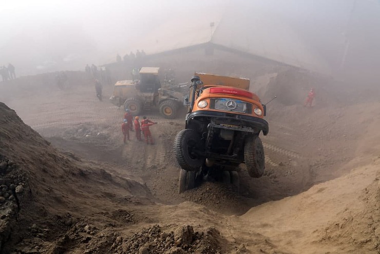 مرگ غم‌انگیز راننده کامیون زیر تلی از خاک در التیمور مشهد + تصاویر