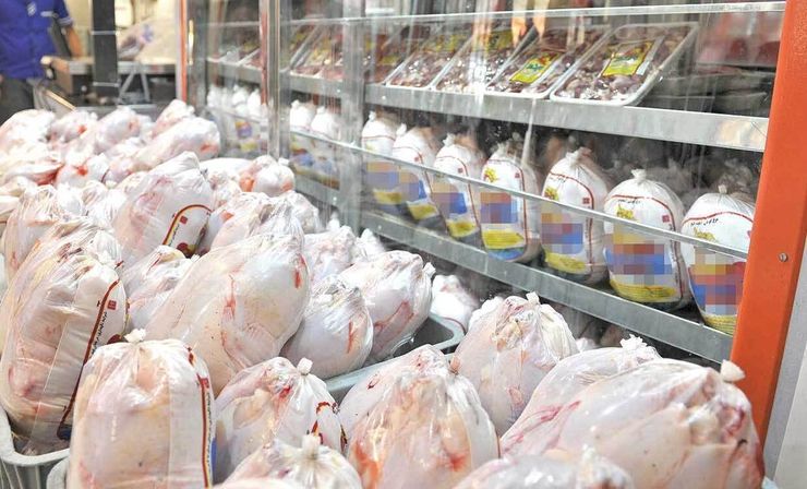 وزیر کشاورزی: بازار مرغ را از دست دلالان خارج کردیم