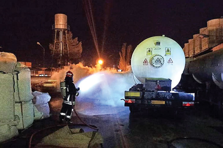 جلوگیری از انتشار حجم فراوانی گاز سمی آمونیاک توسط آتشنشانان مشهدی