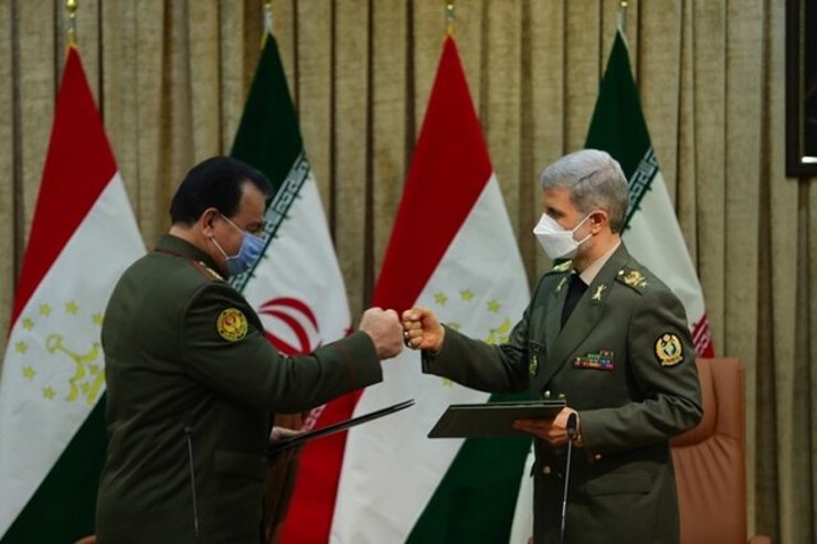 وزرای دفاع ایران و تاجیکستان تفاهم‌نامه همکاری امضا کردند