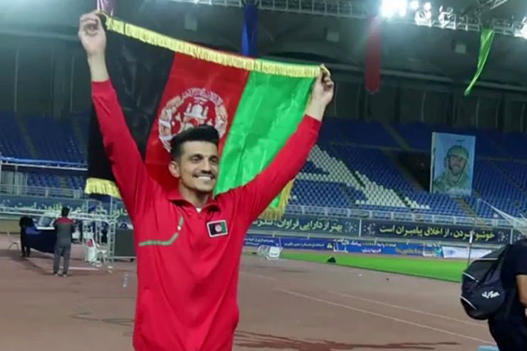 دونده افغانستانی مدال نقره مسابقات بین‌المللی دوومیدانی را به خانه برد + فیلم
