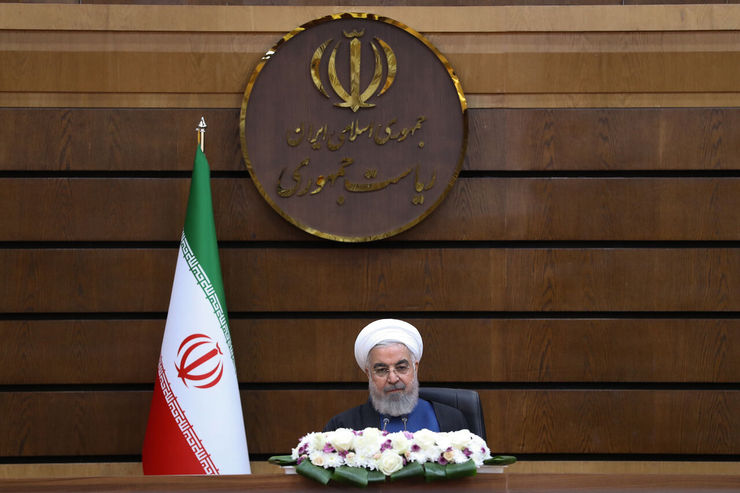روحانی: قدرت تولید و انتقال فراورده‌های نفتی را داریم | صادرکننده گازوییل و بنزین هستیم