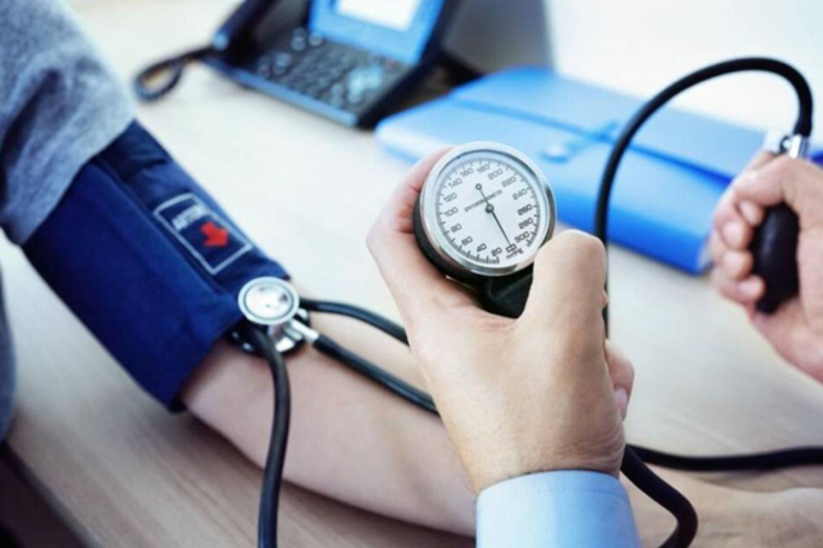 برای مقابله با فشار خون چه کنیم؟ + علائم