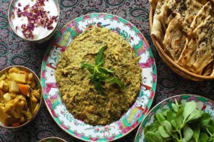 «یخنی لوبیا» یکی از خوشمزه‌ترین غذا‌های محلی اصفهان است+ طرز تهیه