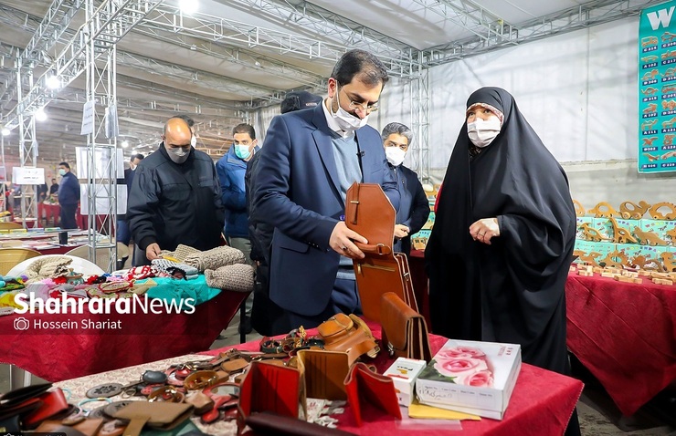 بازدید شهردار مشهد از نمایشگاه «هنر مهربانی»