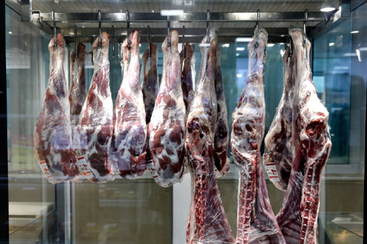 قیمت گوشت قرمز در بازار ۱۵ تا ۲۰ هزار تومان کاهش یافت