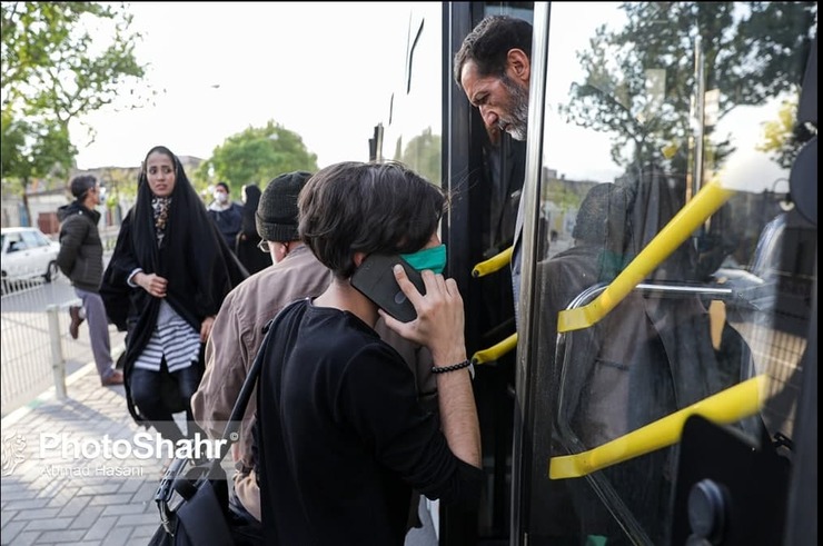 گلایه شهروند از ازدحام جمعیت در خطوط اتوبوس در مشهد + پاسخ