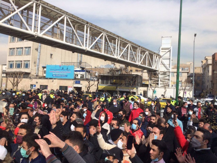 تجمع بزرگ هواداران پرسپولیس مقابل وزارت ورزش+ عکس| شعار علیه سجادی!