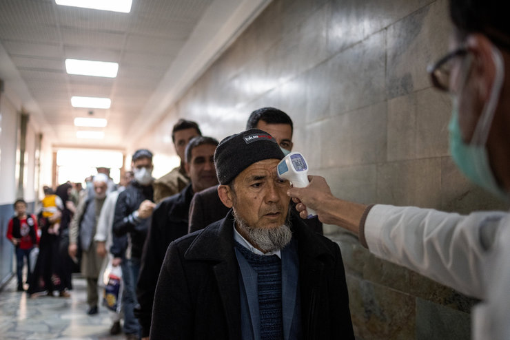 شناسایی ۳۷۰ مبتلای جدید به کرونا در افغانستان | نگرانی‌ها از تاثیر رفت‌وآمدهای عیدفطر بر آمار بیماران