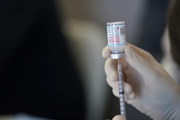 اخراج معاون دانشگاه علوم پزشکی‌ گلستان به دلیل «واکسن‌خواری»