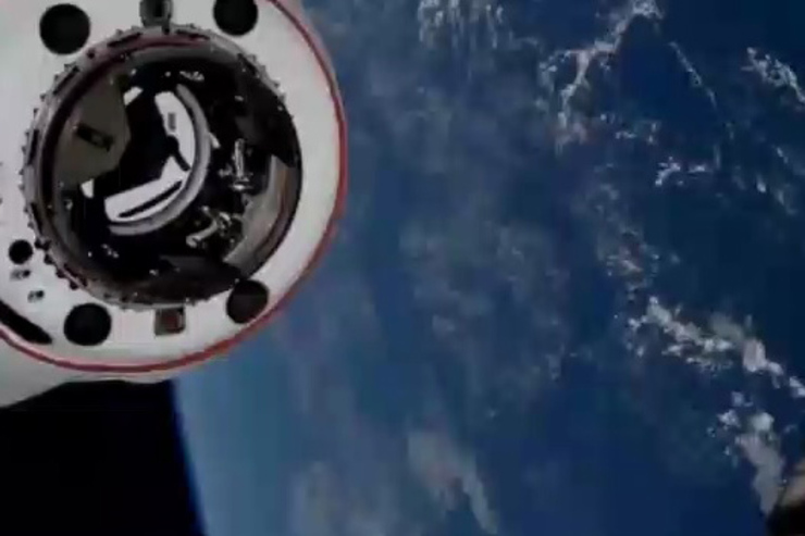 لحظه اتصال کپسول دراگون ماموریت کرو-۲ به ایستگاه فضایی بین‌المللی + فیلم