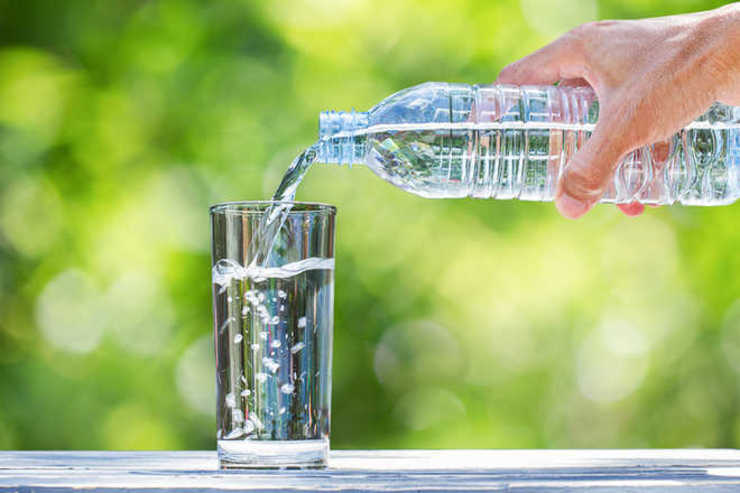 روزانه چقدر آب بخوریم و چگونه کمبود آب در بدن را تشخیص بدهیم؟