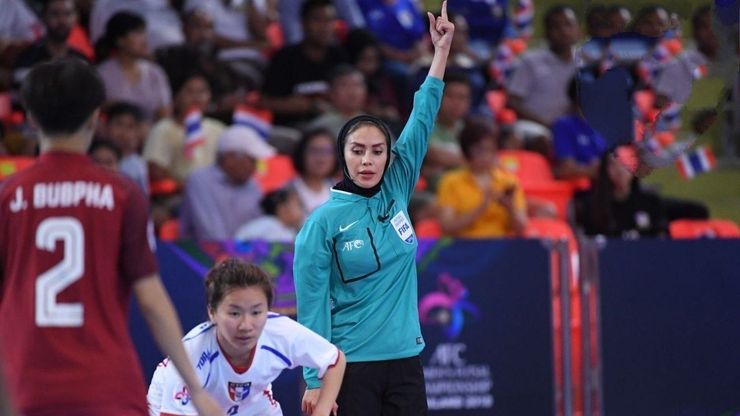 گلاره ناظمی کیست؟ + بیوگرافی | داور زن ایرانی در جام جهانی مردان