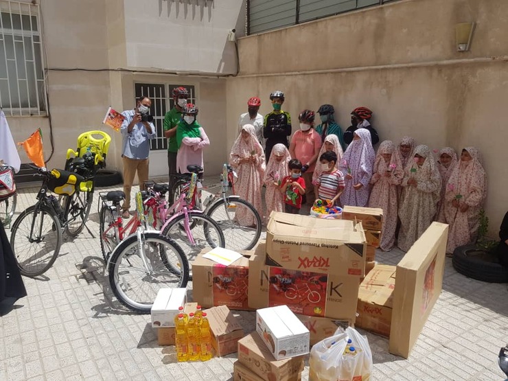 اهدای دوچرخه و اسباب بازی به کودکان نیازمند مشهدی