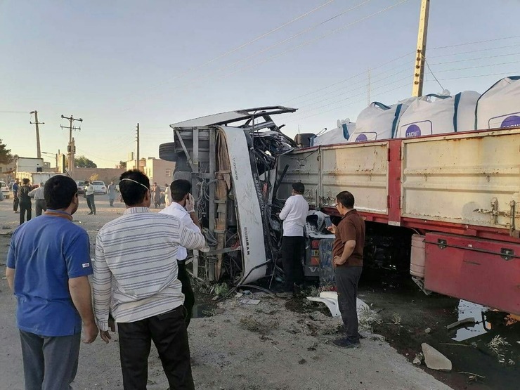 جزئیات تازه از تصادف اتوبوس در دهشیر یزد | مسافران همگی سربازمعلم بودند
