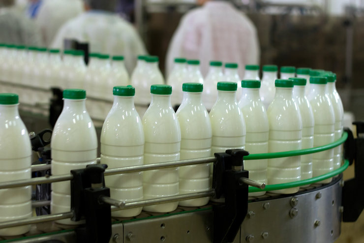 دعوا بر سر افزایش قیمت شیرخام همچنان ادامه دارد