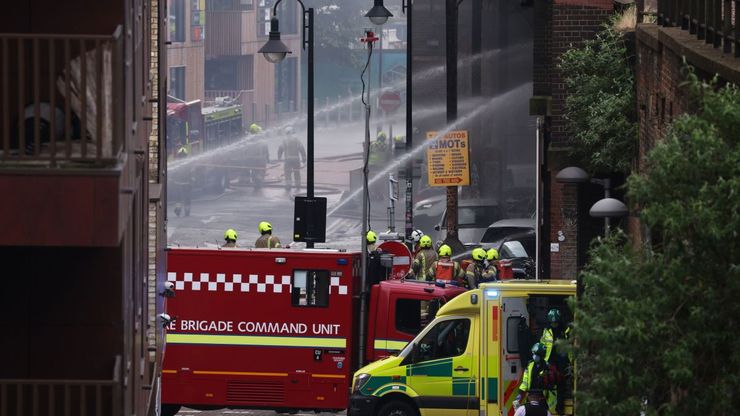 آتش‌سوزی عظیم در ایستگاه قطار انگلیس + ویدئو