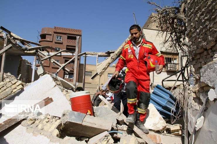 انفجار گاز شهری در اهواز | یک کودک زیر آوار مانده است + جزئیات و عکس