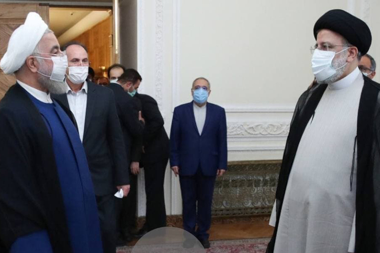 تحویل دفتر ریاست جمهوری توسط روحانی به رییسی + فیلم